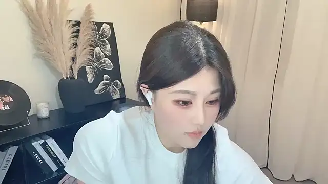 Snapshot of Strawberrybabyy1 chatting on March 10, 2025, 12:28 pm Strawberrybabyy1 online show from March 10, 2025, 12:28 pm