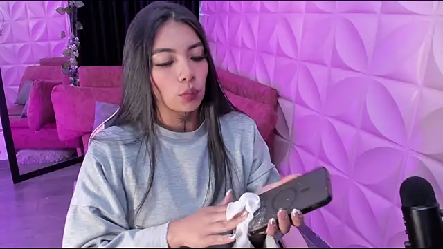 NattGomez online show from September 22, 2025, 10:49 pm