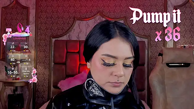 SoffiQueen online show from November 13, 2025, 8:02 pm