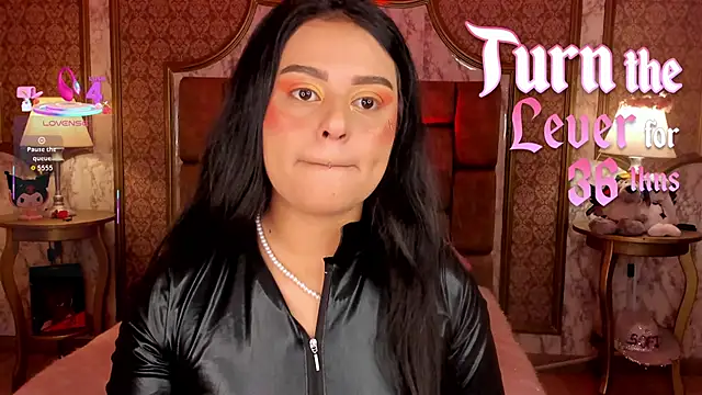 SoffiQueen online show from January 17, 2026, 1:47 pm