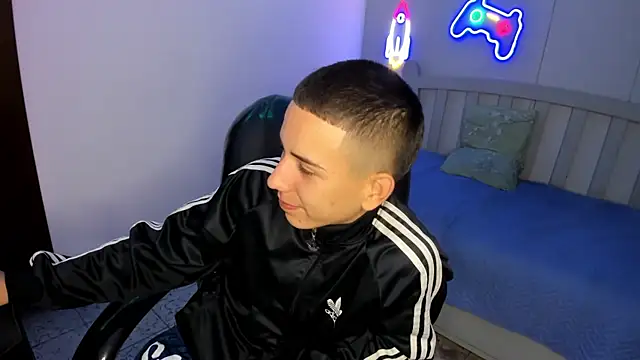 JackSwan18 online show from November 23, 2025, 8:41 pm