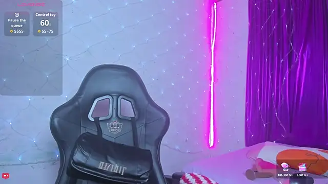 Snapshot of jonson- chatting on November 15, 2025, 10:14 pm jonson- online show from November 15, 2025, 10:14 pm