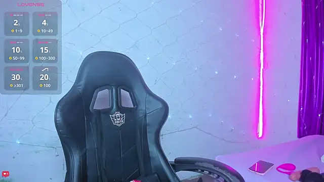 Snapshot of jonson- chatting on November 14, 2025, 10:13 pm jonson- online show from November 14, 2025, 10:13 pm