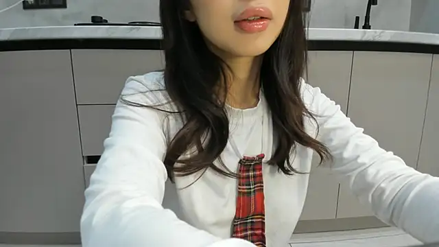 Snapshot of Mia_Meow_ chatting on November 13, 2025, 8:35 pm Mia Meow online show from November 13, 2025, 8:35 pm