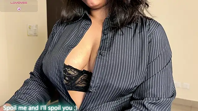 Snapshot of ohh_mona chatting on May 1, 2026, 7:19 pm ohh mona online show from May 1, 2026, 7:19 pm