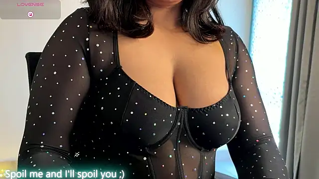 Snapshot of ohh_mona chatting on June 1, 2026, 4:56 am ohh mona online show from June 1, 2026, 4:56 am