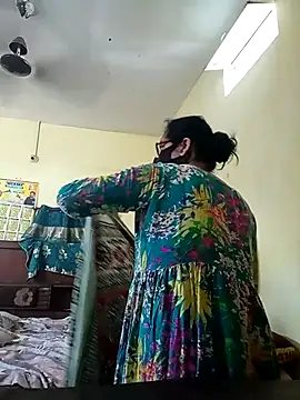 heenage online show from April 7, 2026, 5:53 am