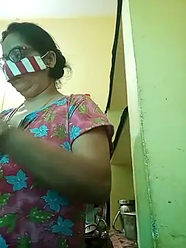 Snapshot of heenage chatting on October 31, 2025, 8:33 am heenage online show from October 31, 2025, 8:33 am