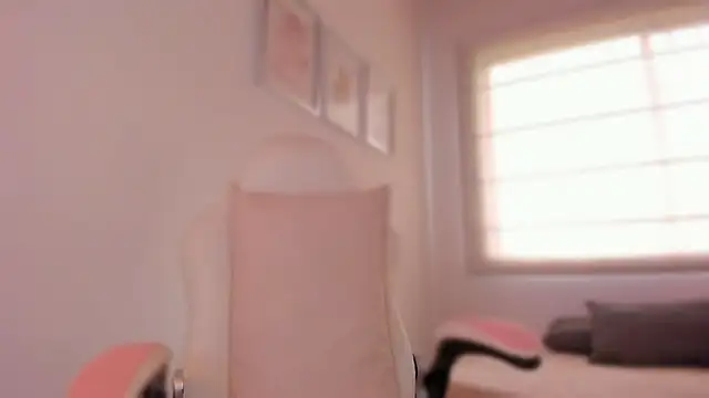 Snapshot of valeriaU chatting on October 20, 2025, 2:50 pm valeriaU online show from October 20, 2025, 2:50 pm