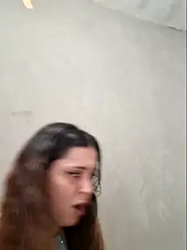 luuhcat09 online show from November 9, 2025, 6:01 pm