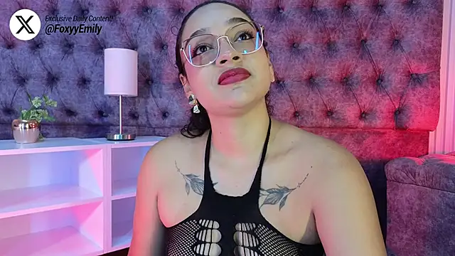 Snapshot of EMILYY_FOXY chatting on May 17, 2026, 7:03 pm EMILYY FOXY online show from May 17, 2026, 7:03 pm