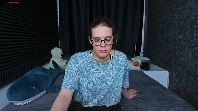 KIKI Krash online show from March 20, 2025, 10:21 am