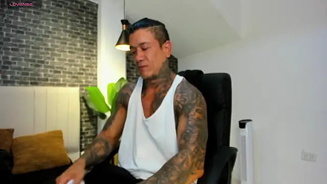 Snapshot of Dantesuarez28 chatting on February 4, 2026, 8:53 am Dantesuarez28 online show from February 4, 2026, 8:53 am