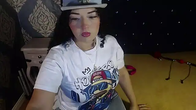 Sofiacowperx online show from December 3, 2025, 4:06 pm