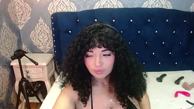 Sofiacowperx online show from May 21, 2026, 1:19 pm
