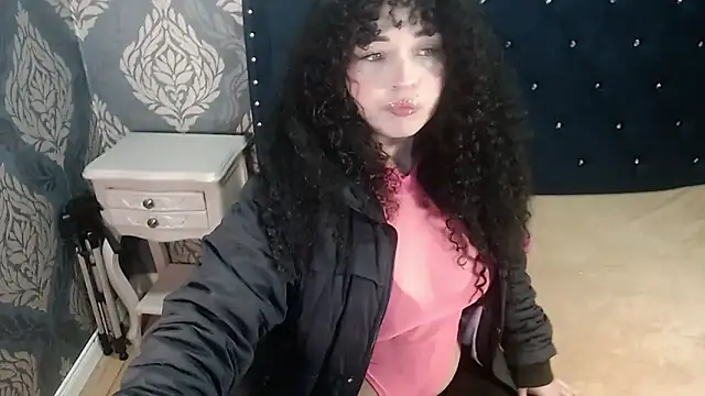 Sofiacowperx online show from December 5, 2025, 1:32 pm