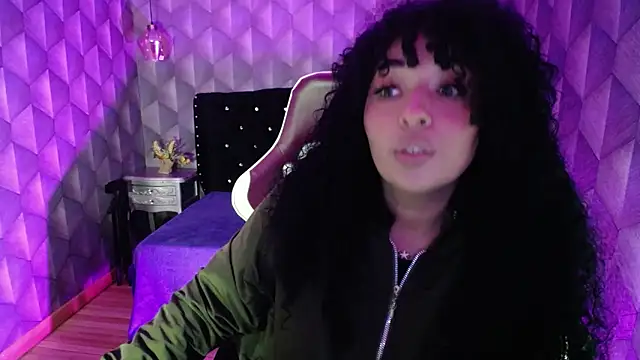 Sofiacowperx online show from March 5, 2025, 1:50 pm