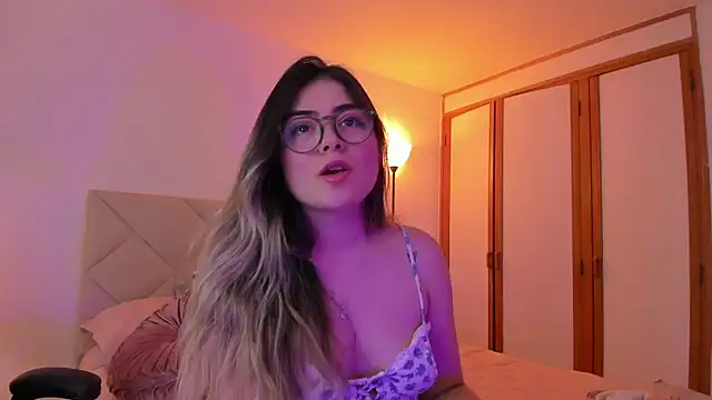 Snapshot of Lau_Bee chatting on February 10, 2025, 6:56 pm Lau Bee online show from February 10, 2025, 6:56 pm