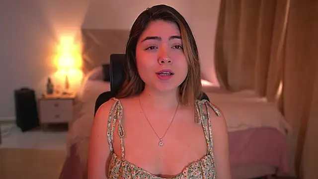 Snapshot of Lau_Bee chatting on May 10, 2026, 3:47 pm Lau Bee online show from May 10, 2026, 3:47 pm