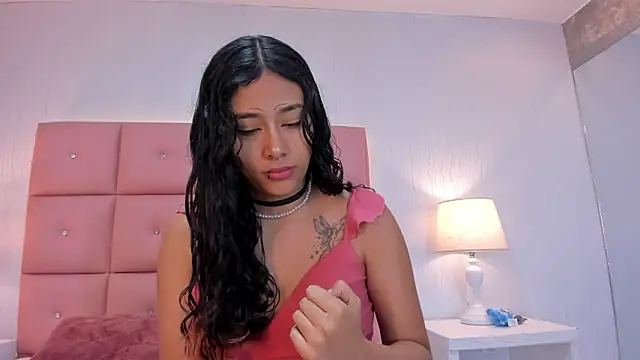 laura smith33 online show from March 12, 2025, 2:34 pm