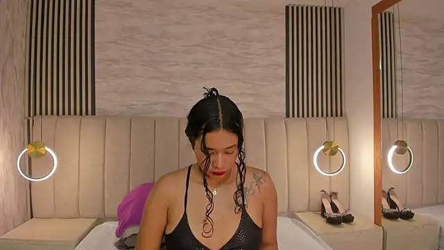 laura smith33 online show from October 24, 2025, 2:38 pm