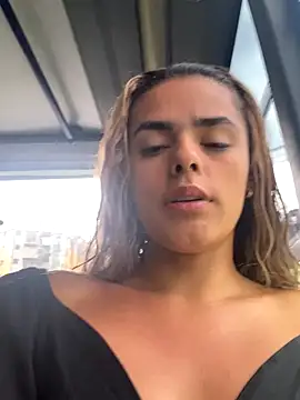 ZoeJohnsoon online show from November 18, 2025, 9:18 pm