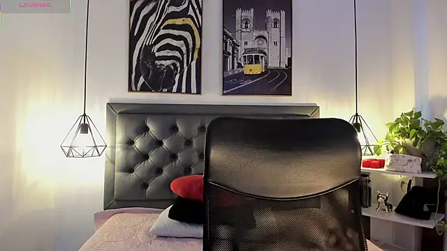 Snapshot of alicee_cooper chatting on March 7, 2025, 8:33 pm alicee cooper online show from March 7, 2025, 8:33 pm