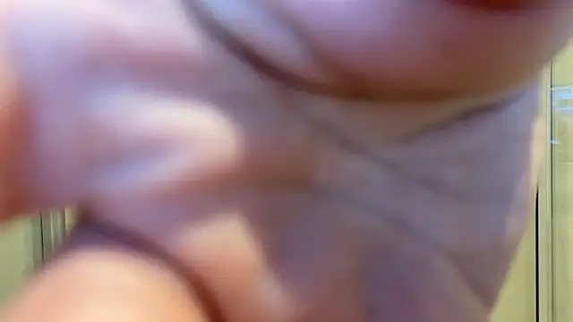 curlyboyy  online show from October 26, 2025, 10:10 pm