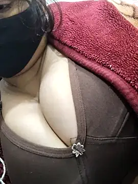 Snapshot of illay_love chatting on December 21, 2025, 5:58 pm illay love online show from December 21, 2025, 5:58 pm