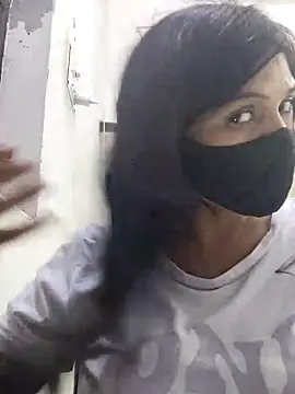 Snapshot of illay_love chatting on November 17, 2025, 4:55 pm illay love online show from November 17, 2025, 4:55 pm