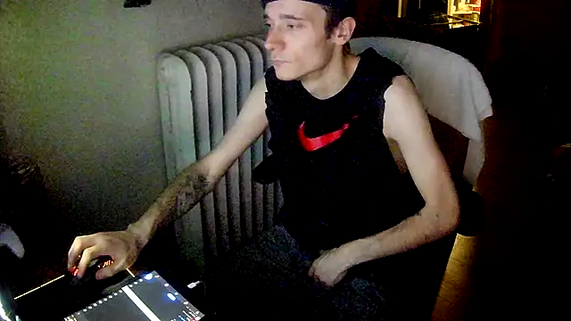 Snapshot of MrKingDick607 chatting on December 20, 2025, 9:45 am MrKingDick607 online show from December 20, 2025, 9:45 am