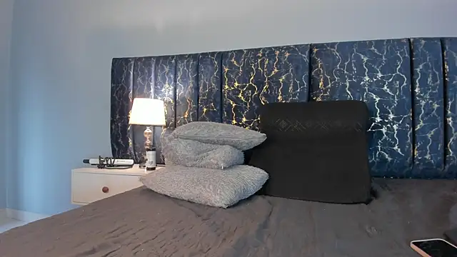 Sophia Lemos online show from December 15, 2025, 1:39 pm