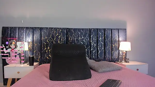 Sophia Lemos online show from October 14, 2025, 2:07 pm