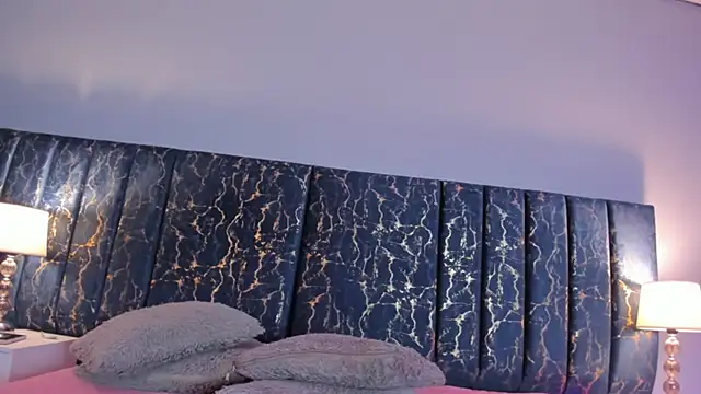 Sophia Lemos online show from September 19, 2025, 1:37 pm