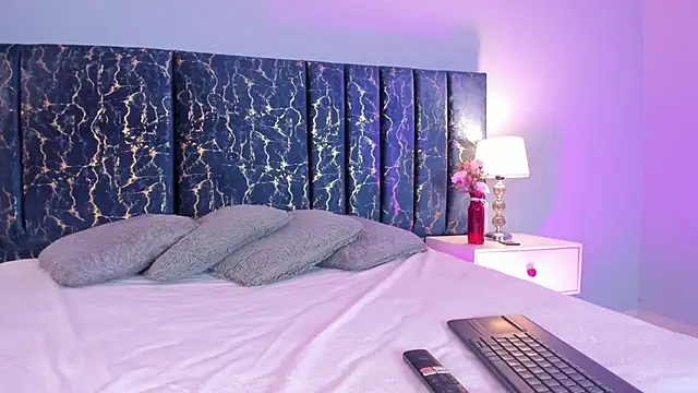 Sophia Lemos online show from September 12, 2025, 1:22 pm