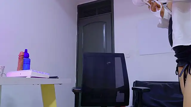 Snapshot of Adel_Nesbiit chatting on February 27, 2025, 11:15 pm Adel Nesbiit online show from February 27, 2025, 11:15 pm
