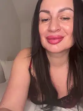 Snapshot of Helena7077 chatting on February 18, 2026, 11:45 pm Helena7077 online show from February 18, 2026, 11:45 pm