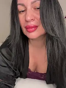 Snapshot of Helena7077 chatting on January 18, 2026, 10:46 pm Helena7077 online show from January 18, 2026, 10:46 pm