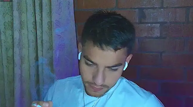 Snapshot of Leandro_valenzuela chatting on February 5, 2025, 4:27 am Leandro valenzuela online show from February 5, 2025, 4:27 am