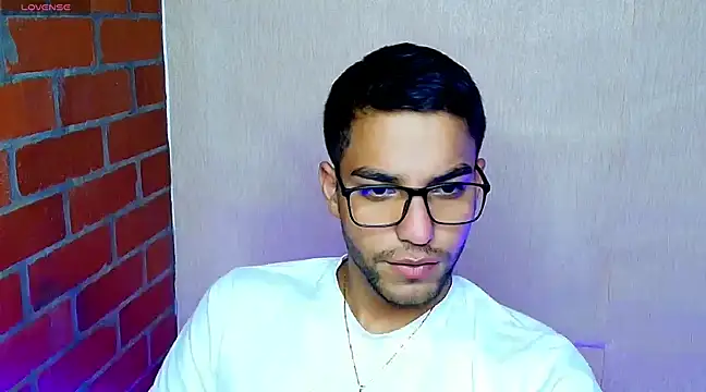 Snapshot of Leandro_valenzuela chatting on March 7, 2025, 4:57 am Leandro valenzuela online show from March 7, 2025, 4:57 am