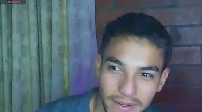 Snapshot of Leandro_valenzuela chatting on February 10, 2025, 11:45 pm Leandro valenzuela online show from February 10, 2025, 11:45 pm