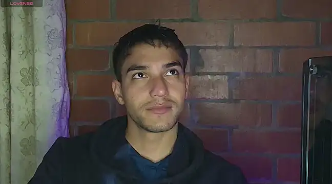 Snapshot of Leandro_valenzuela chatting on February 14, 2025, 3:54 am Leandro valenzuela online show from February 14, 2025, 3:54 am