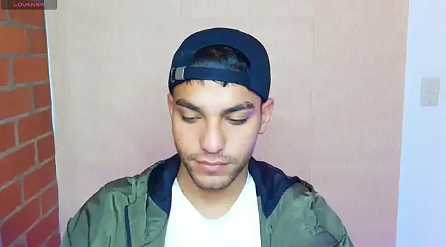 Snapshot of Leandro_valenzuela chatting on March 3, 2025, 2:49 pm Leandro valenzuela online show from March 3, 2025, 2:49 pm