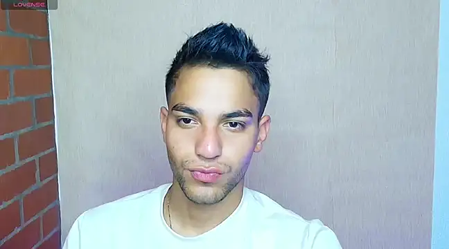 Snapshot of Leandro_valenzuela chatting on February 28, 2025, 12:43 am Leandro valenzuela online show from February 28, 2025, 12:43 am