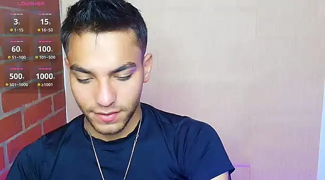 Snapshot of Leandro_valenzuela chatting on February 25, 2025, 4:35 am Leandro valenzuela online show from February 25, 2025, 4:35 am