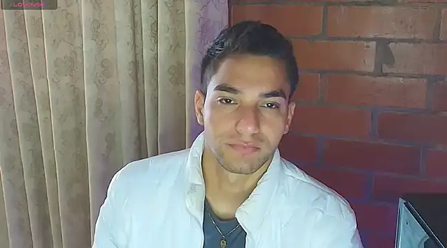 Snapshot of Leandro_valenzuela chatting on February 19, 2025, 1:39 pm Leandro valenzuela online show from February 19, 2025, 1:39 pm