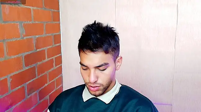Snapshot of Leandro_valenzuela chatting on March 6, 2025, 3:35 pm Leandro valenzuela online show from March 6, 2025, 3:35 pm