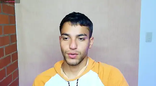 Snapshot of Leandro_valenzuela chatting on March 4, 2025, 12:29 am Leandro valenzuela online show from March 4, 2025, 12:29 am