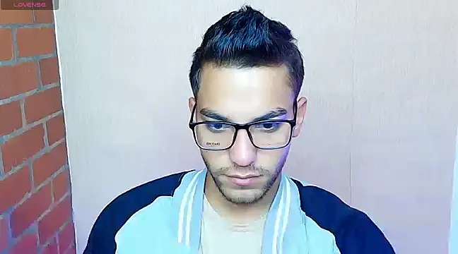 Snapshot of Leandro_valenzuela chatting on March 5, 2025, 4:24 pm Leandro valenzuela online show from March 5, 2025, 4:24 pm