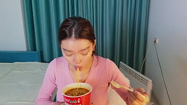 AudreyMell online show from October 13, 2025, 2:07 pm